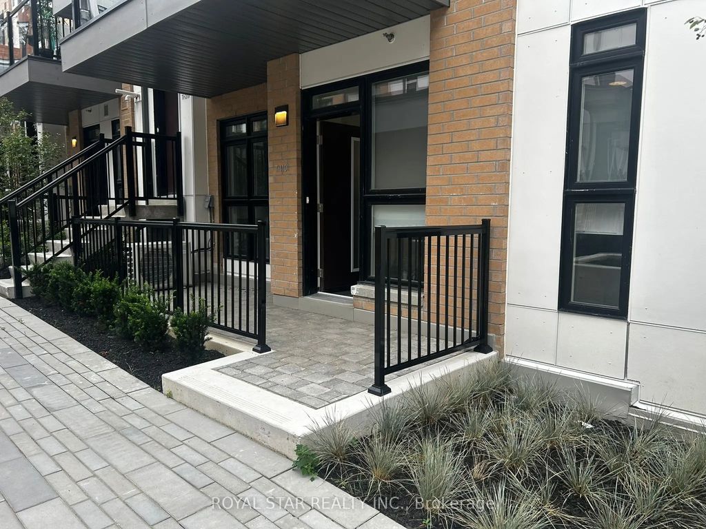 155 Canon Jackson Drive Q101, Toronto W04