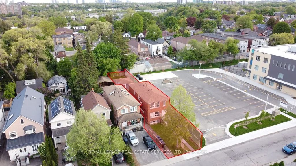 11 Dennis Avenue, Toronto W04