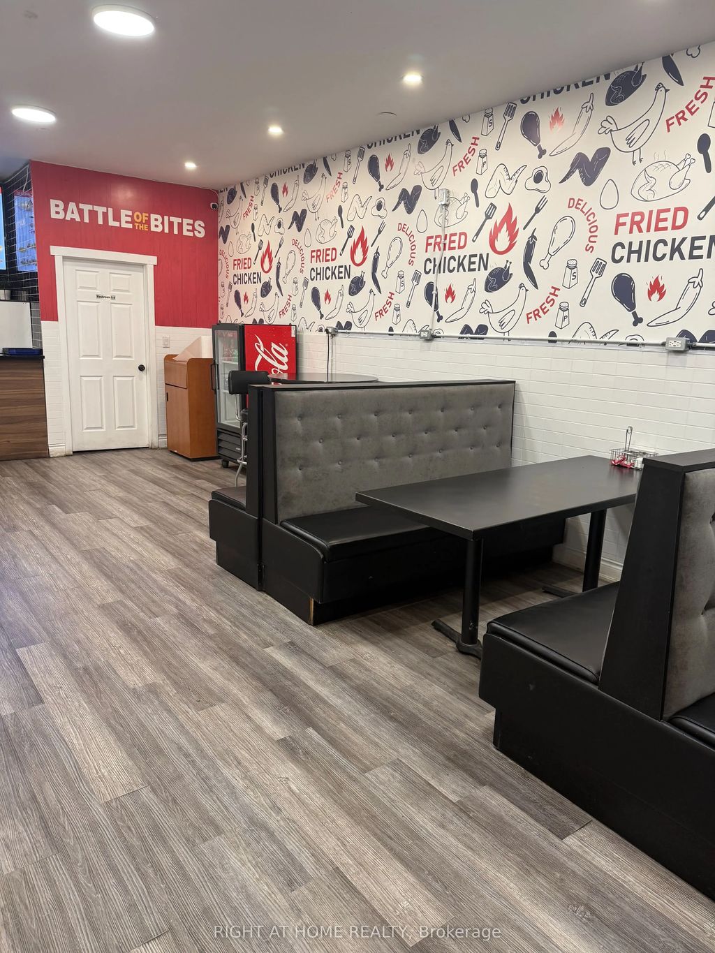 2977 Lake Shore Boulevard W, Toronto W06