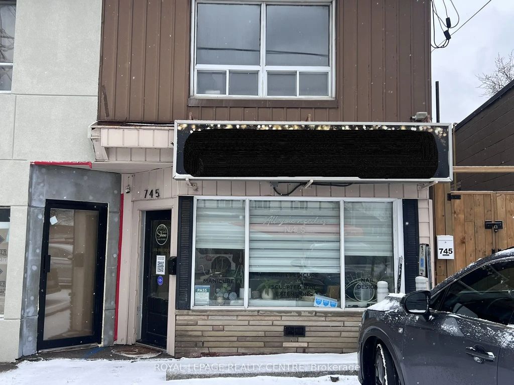 745 Lakeshore Road E, Mississauga