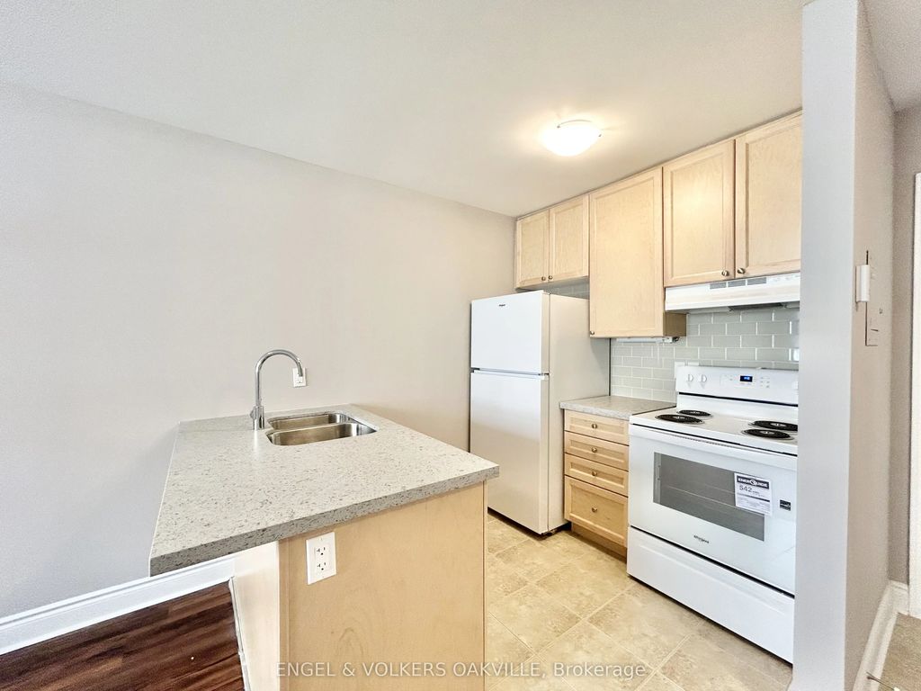 9 Thirty Third Street 106, Toronto W06