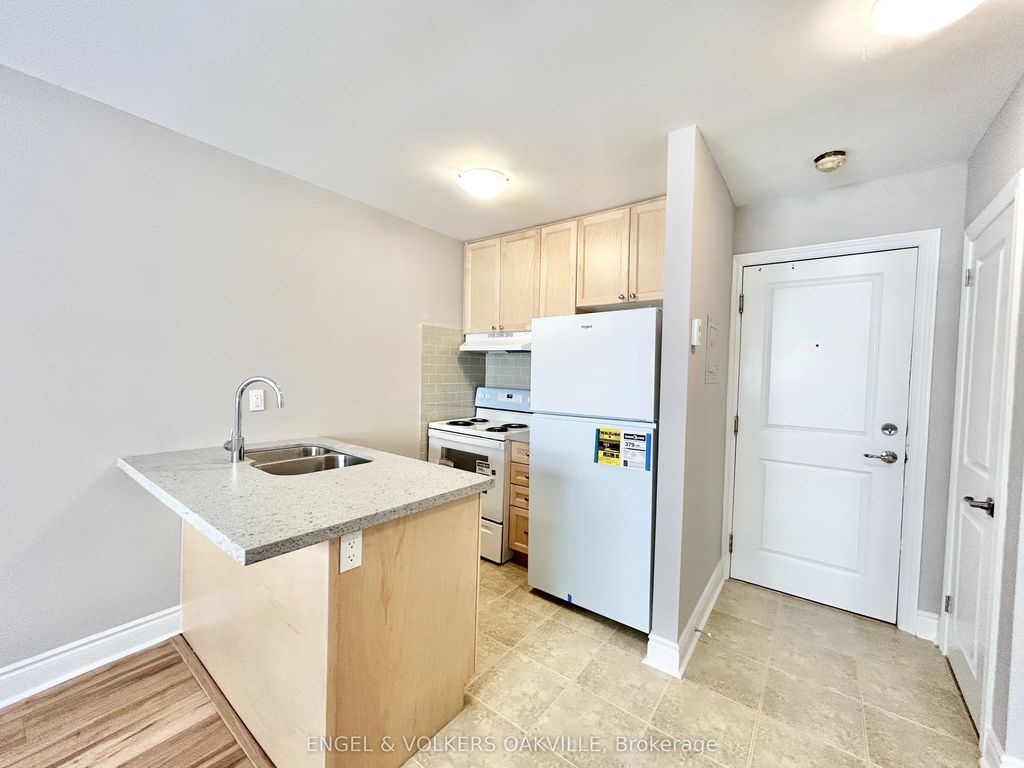 11 Thirty Third Street 204, Toronto W06