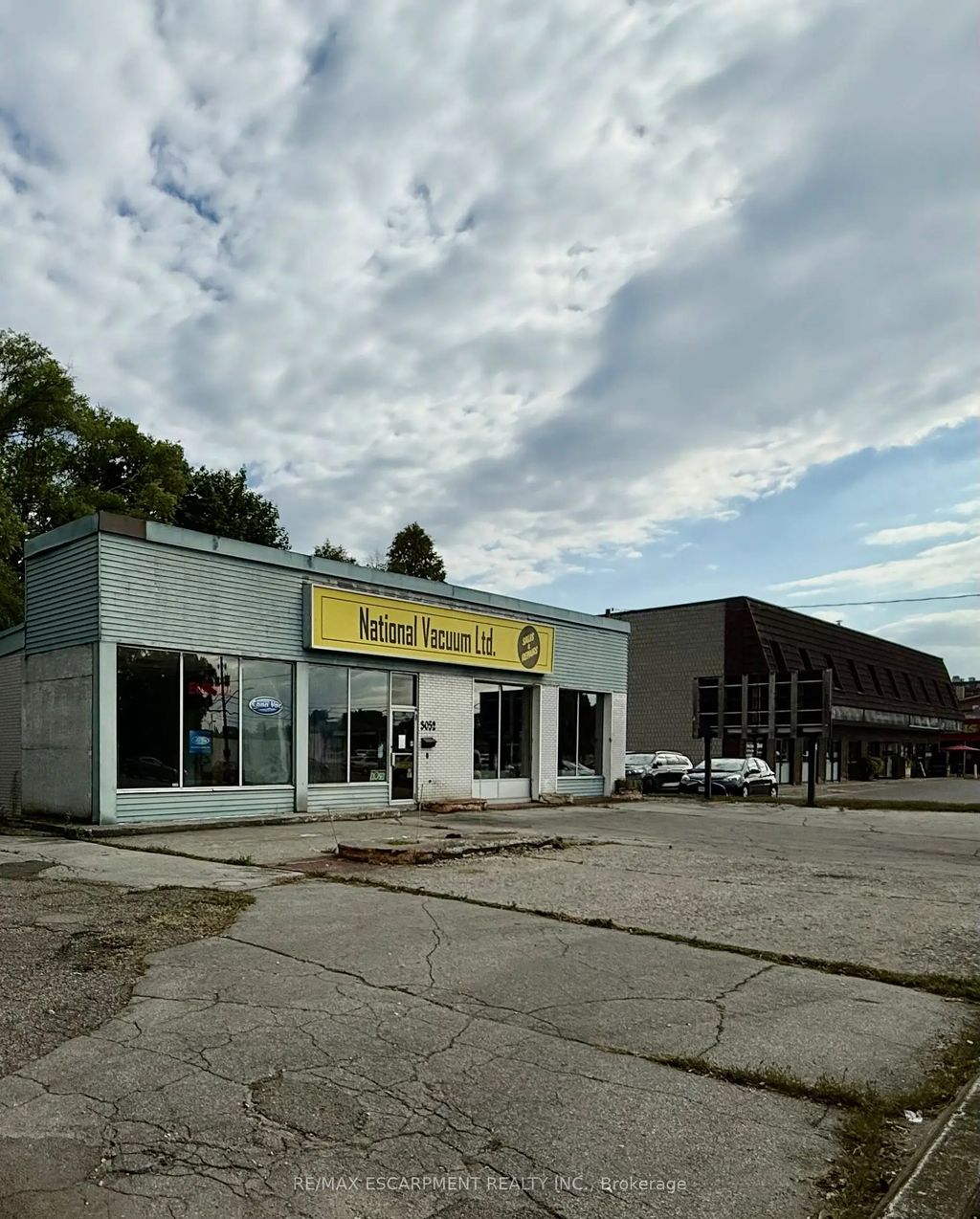 3052 New Street, Burlington
