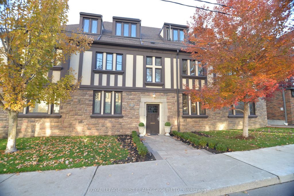 27 Mossom Road W, Toronto W01