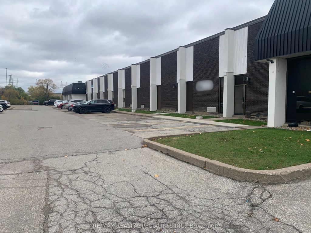 22 Melanie Drive 11-12, Brampton