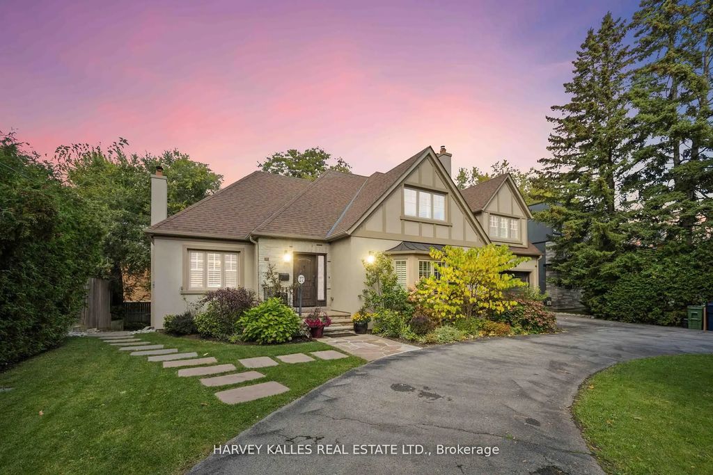 27 Ashley Park Road, Toronto W08