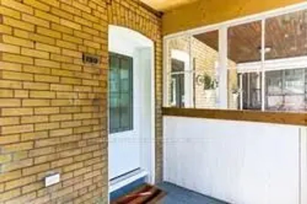 190 Marion Street Main, Toronto W01