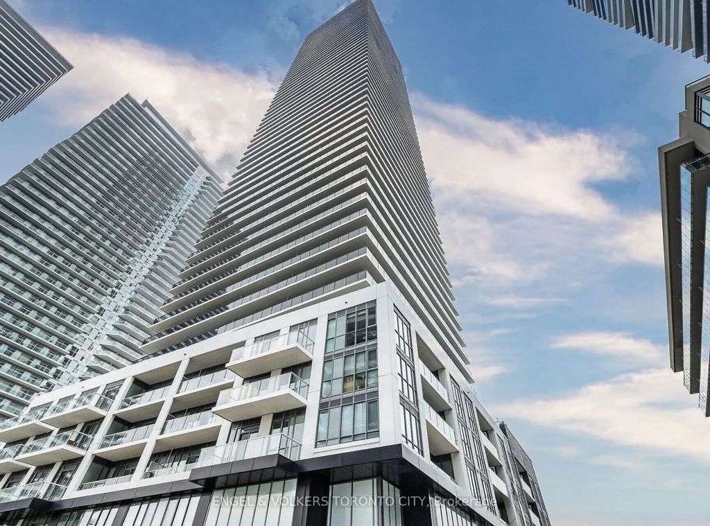 70 Annie Craig Drive Th104, Toronto W06