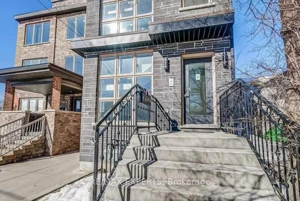 2 Hyde Avenue Upper, Toronto W03