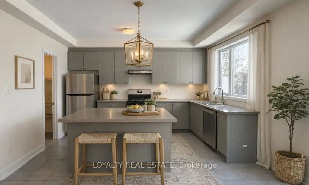 38a Upper Monclova Road, Toronto W05