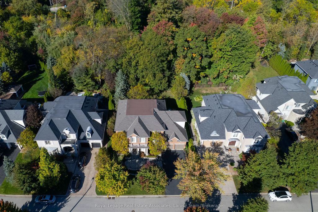 562 Gladwyne Court, Mississauga