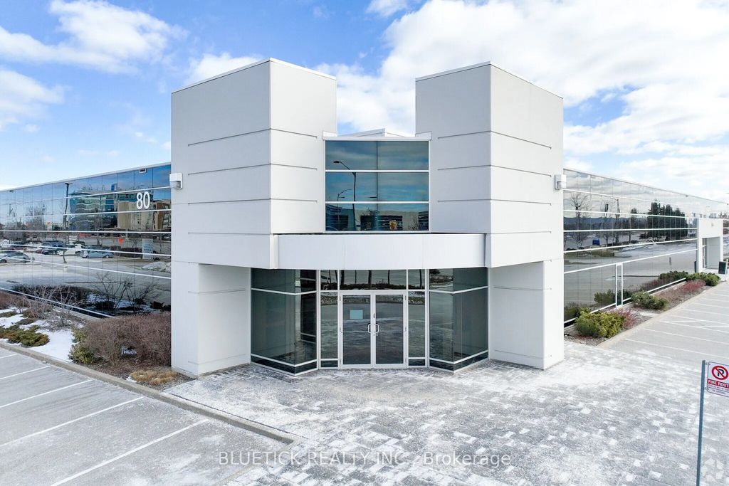 80 Courtneypark Drive W 3, Mississauga