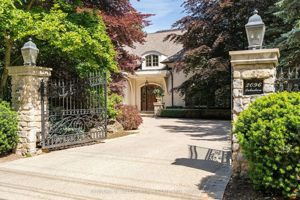 2096 Lakeshore Road E, Oakville