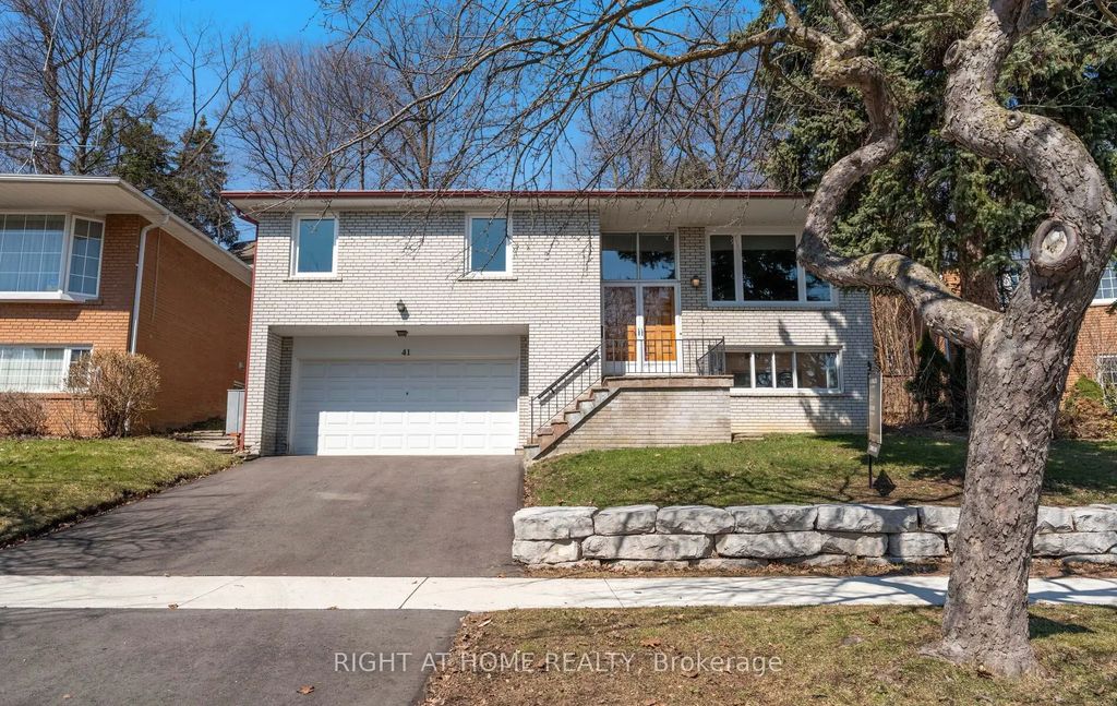 41 Knoll Drive, Toronto W08