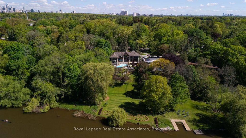1510 Pinetree Crescent, Mississauga