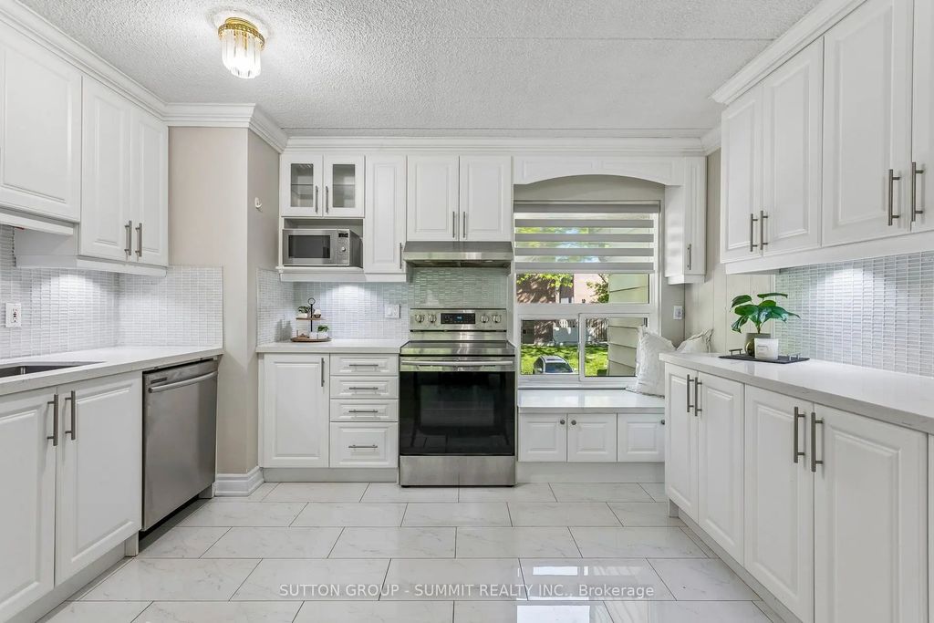 180 Mississauga Valley Boulevard 211, Mississauga