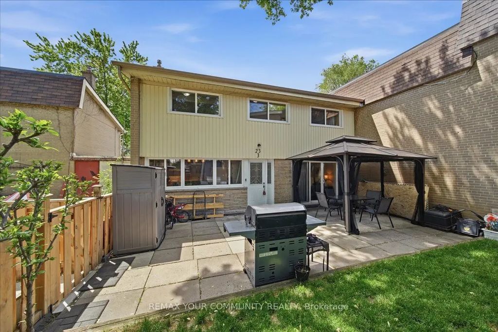 23 Brookwell Drive 3, Toronto W05