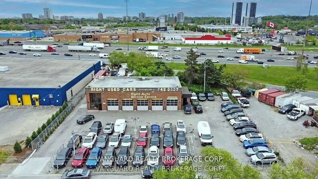 2025 Wilson Avenue, Toronto W05