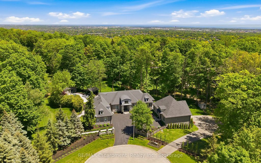 3205 Highpoint Court, Burlington