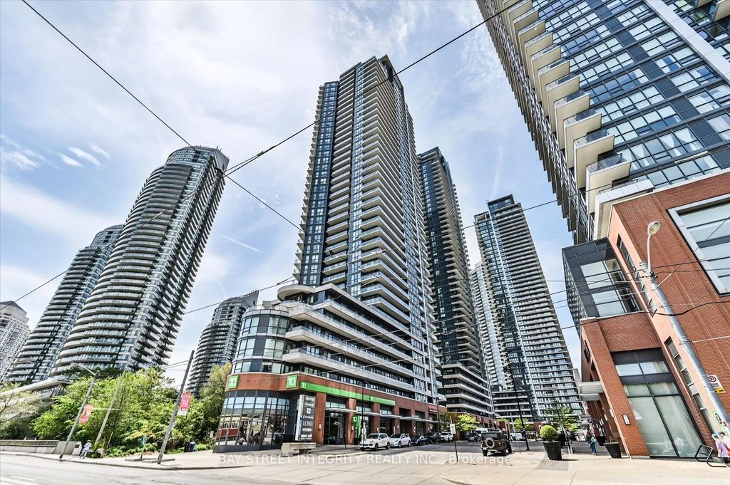 2212 Lake Shore Boulevard W 2001, Toronto W06