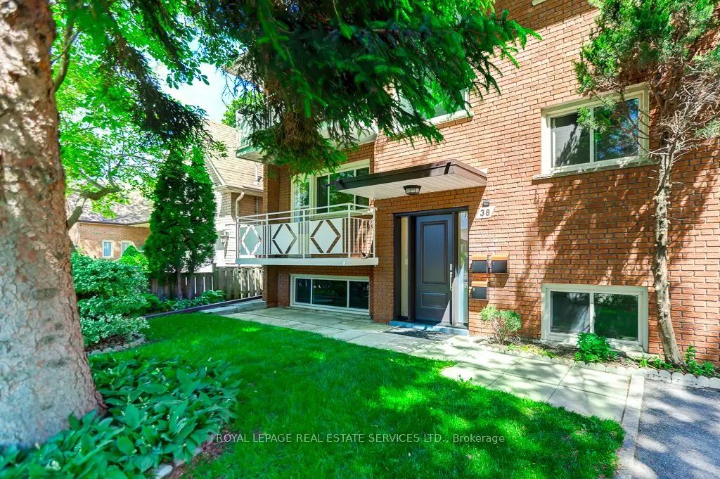 38 Jellicoe Avenue, Toronto W06