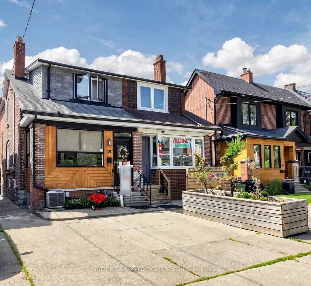 39 Exeter Street, Toronto W03