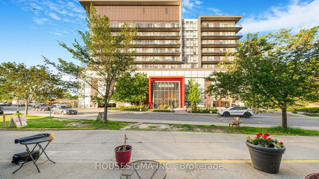 15 James Finlay Way 1103, Toronto W05