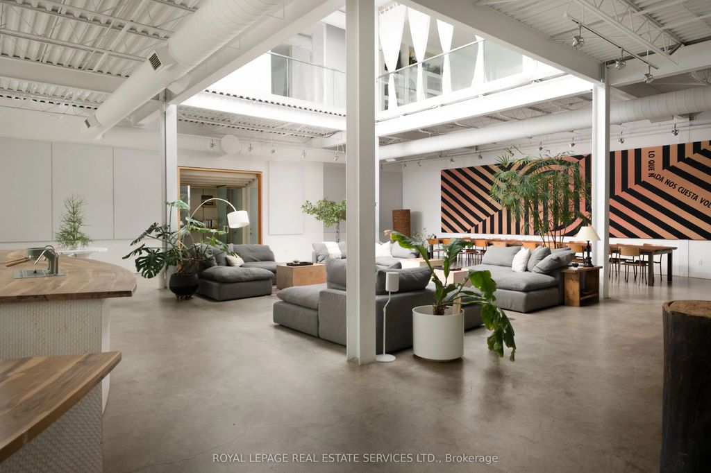 1 Roof Garden Lane, Toronto W02