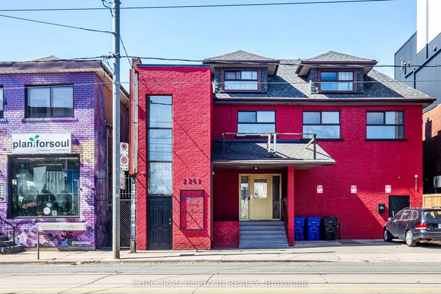 2261 Dundas Street W, Toronto W01