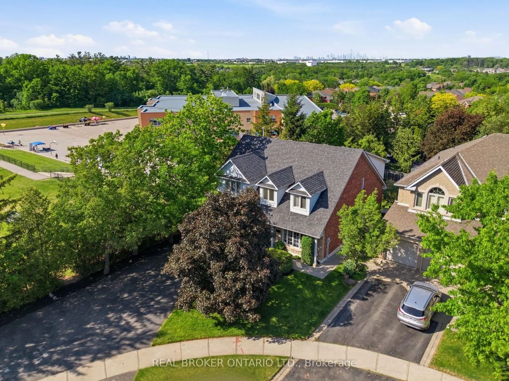 2205 Shaftesbury Court, Oakville