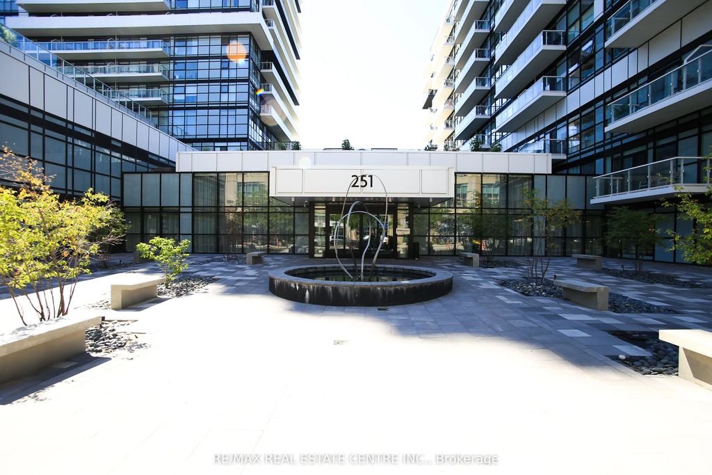 251 Manitoba Street 519, Toronto W06