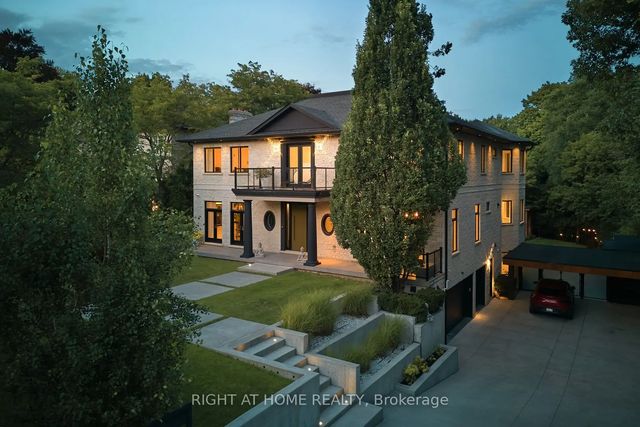 1305 Royal York Road, Toronto W08