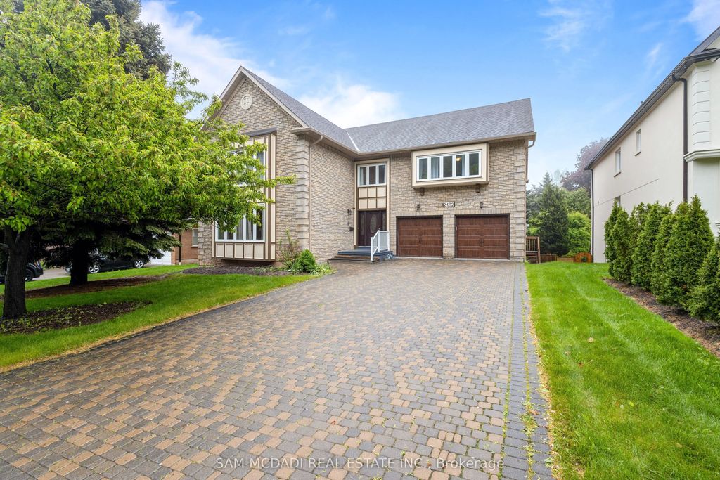 2492 Erin Centre Boulevard, Mississauga