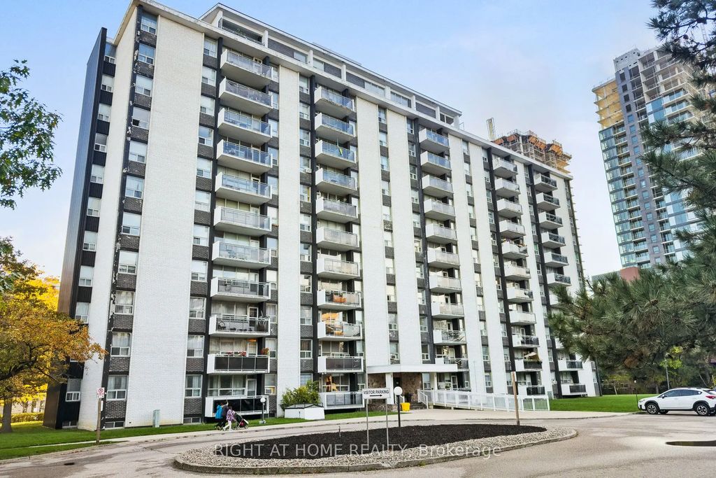 151 Larose Avenue E 907, Toronto W09
