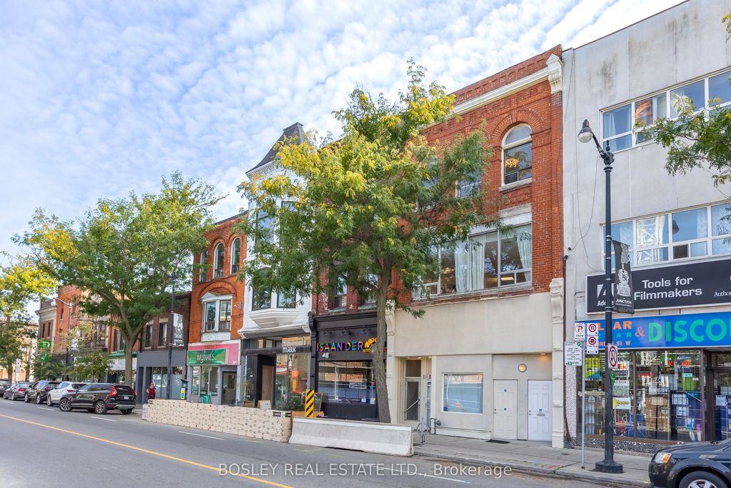 2963 Dundas Street W, Toronto W02
