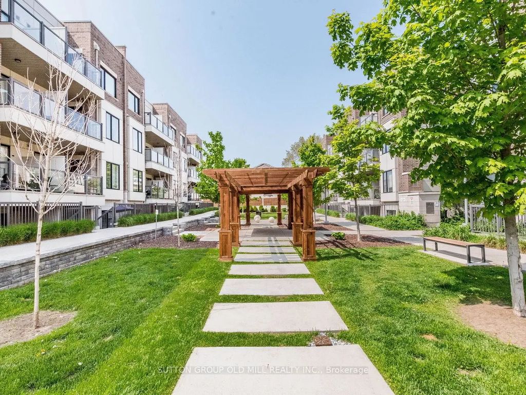 6 Drummond Street 301, Toronto W06