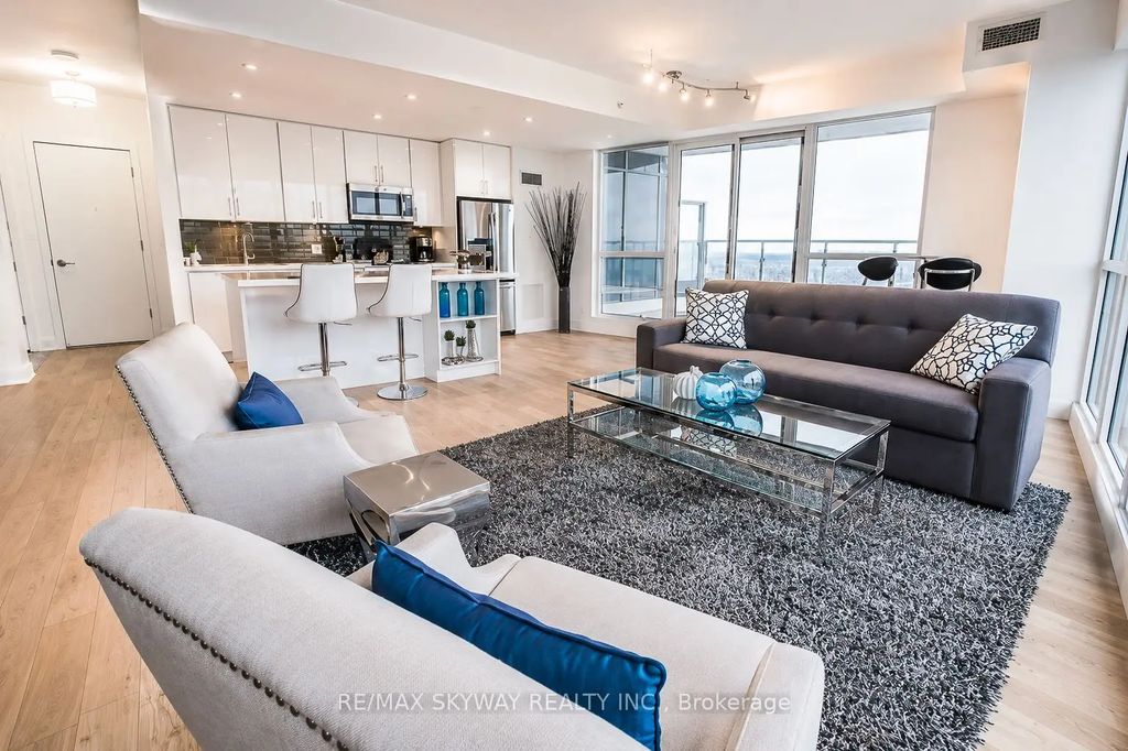 2212 Lakeshore Boulevard W Lph03, Toronto W06
