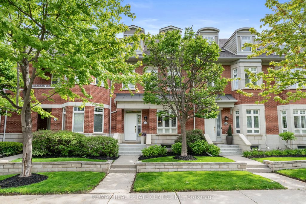 12 St Lawrence Drive, Mississauga