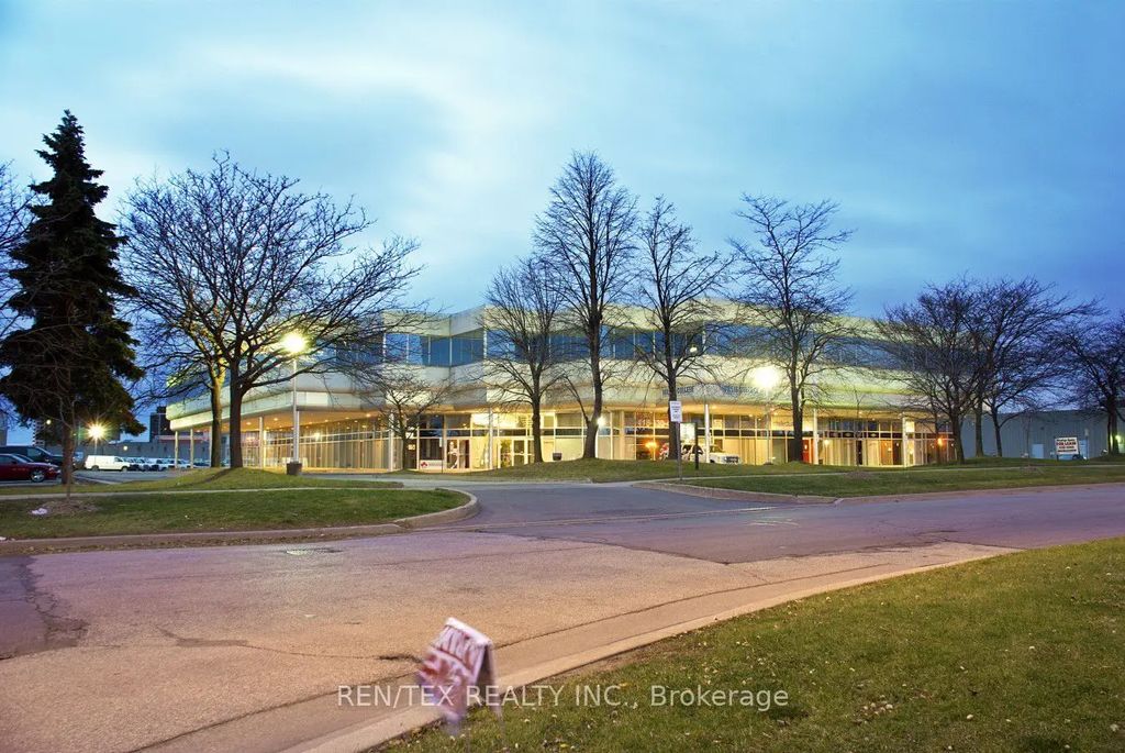 265 Rimrock Road 5a, Toronto W05