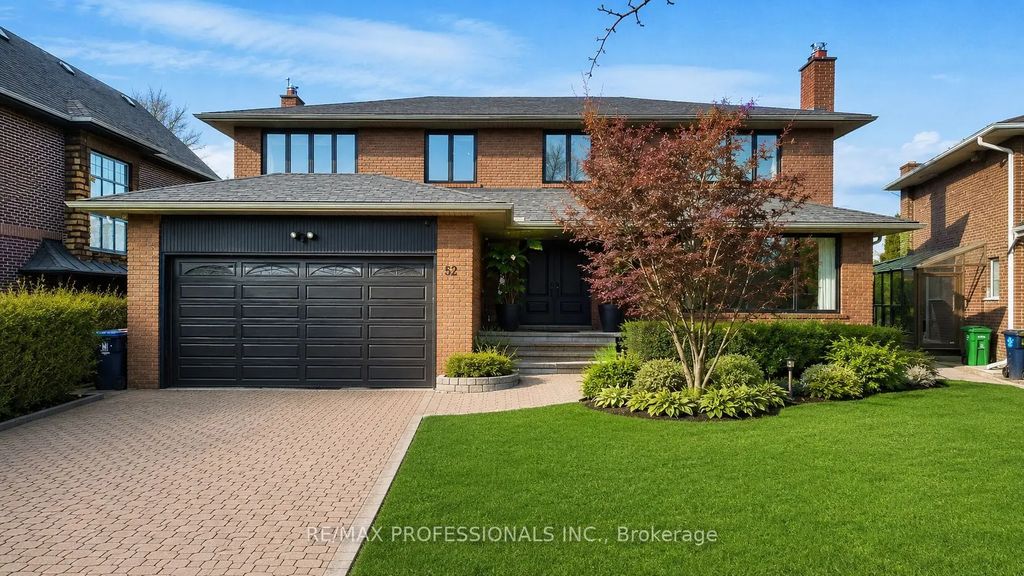 52 Courtsfield Crescent, Toronto W08