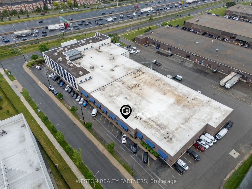 240 Bartor Road 8, Toronto W05