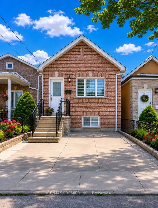 11 Seneca Avenue Lower, Toronto W03