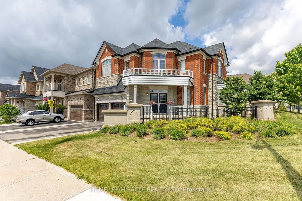 180 Bonnie Braes Drive, Brampton