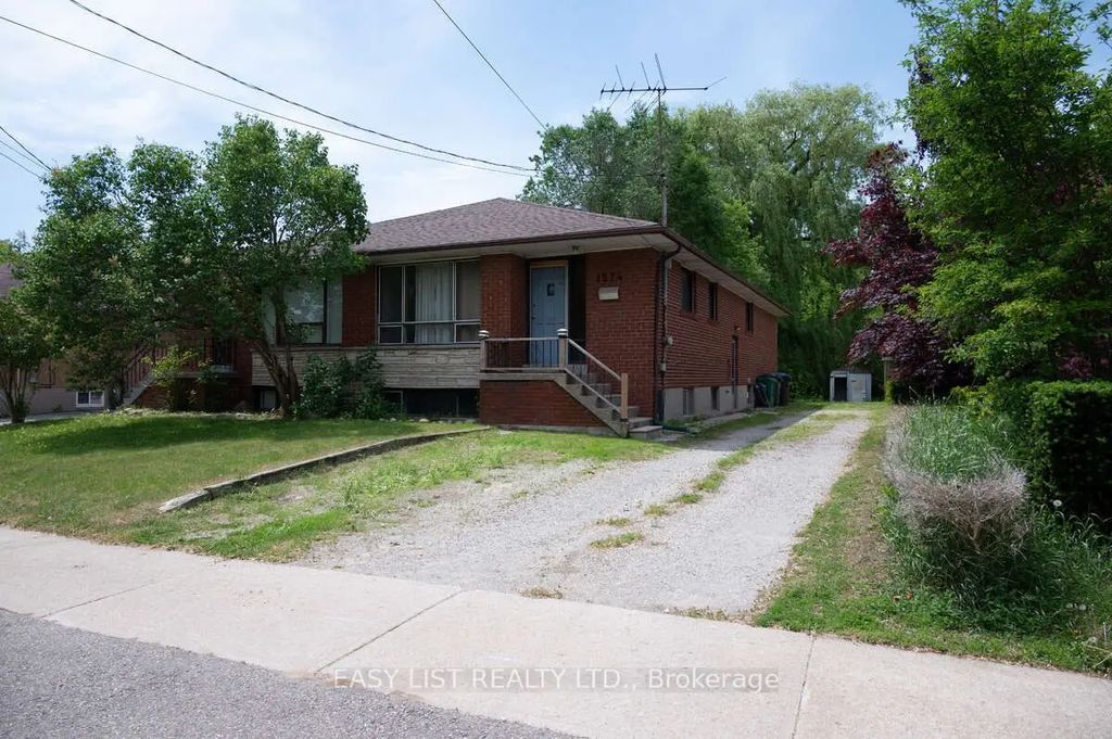 1574 Northmount Avenue, Mississauga