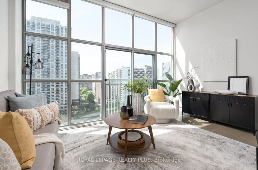 2 Fieldway Road 1016, Toronto W08