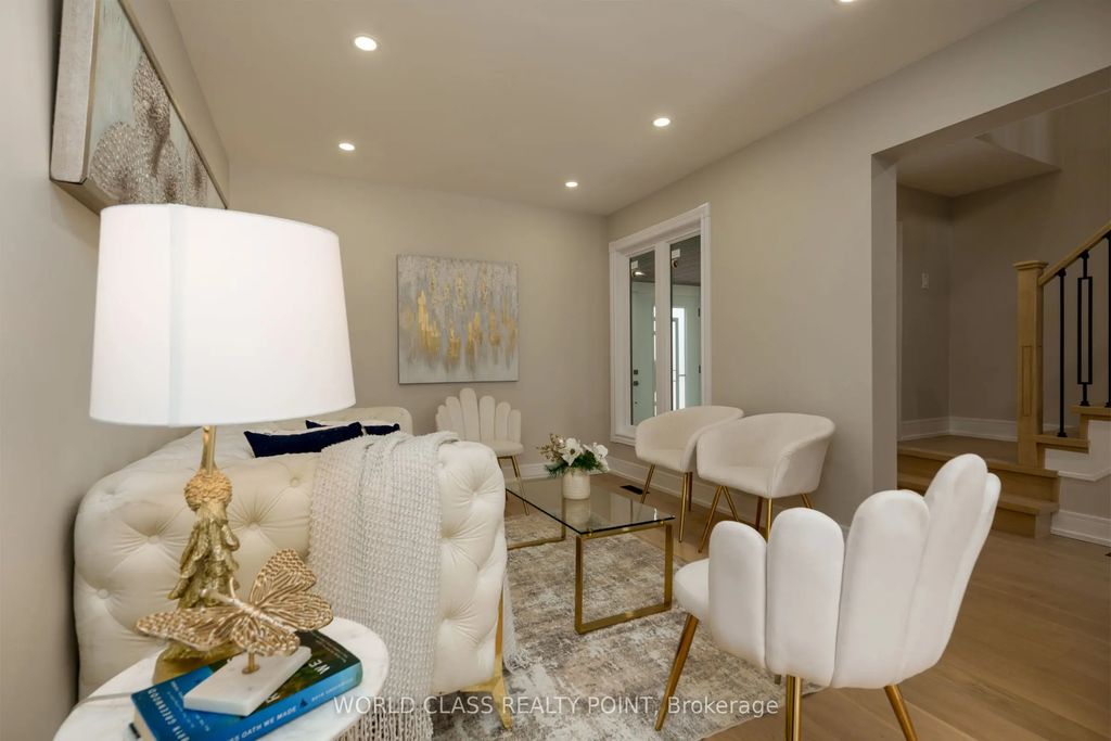 4272 Sawmill Valley Drive, Mississauga