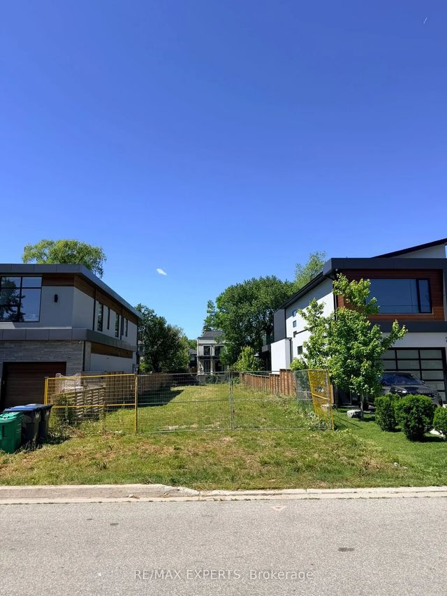 755 Montbeck Crescent, Mississauga