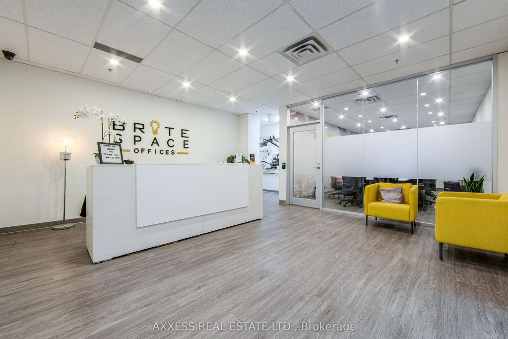 30 Eglinton Avenue W 400, Mississauga