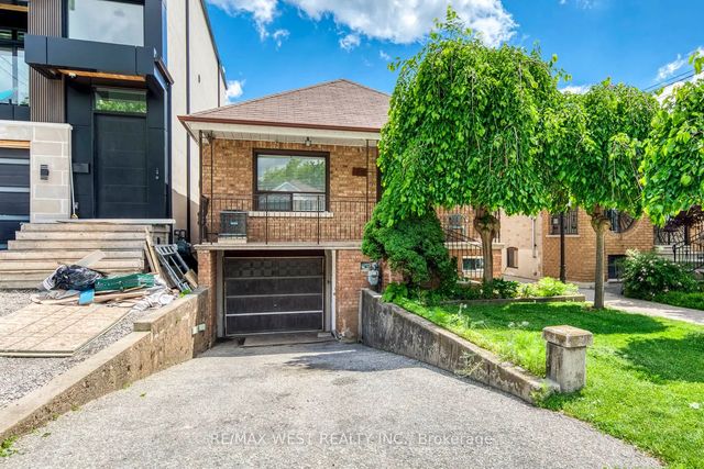49 Montcalm Avenue, Toronto W04