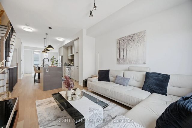 348 Wheat Boom Drive 6, Oakville